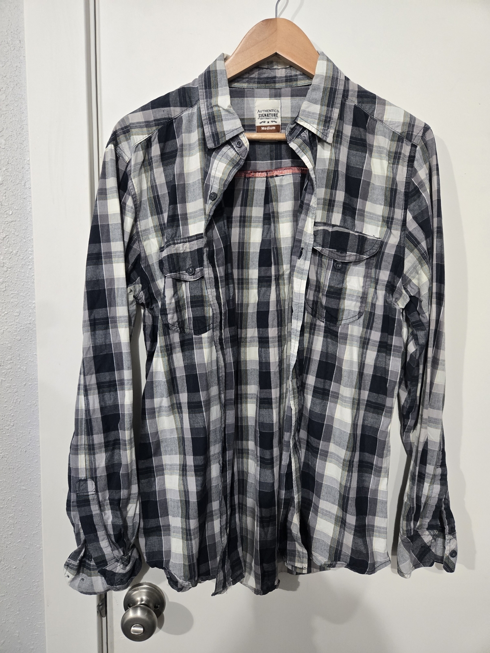 Signature by Levi Strauss Black & White Plaid Casual Button-Down Shirt